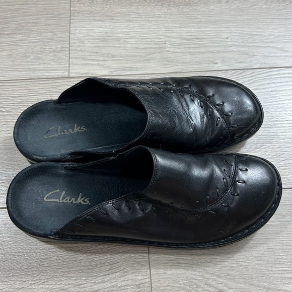 Clarks Cilantro Black Leather Open Back Comfort Clogs - Picture 2 of 10